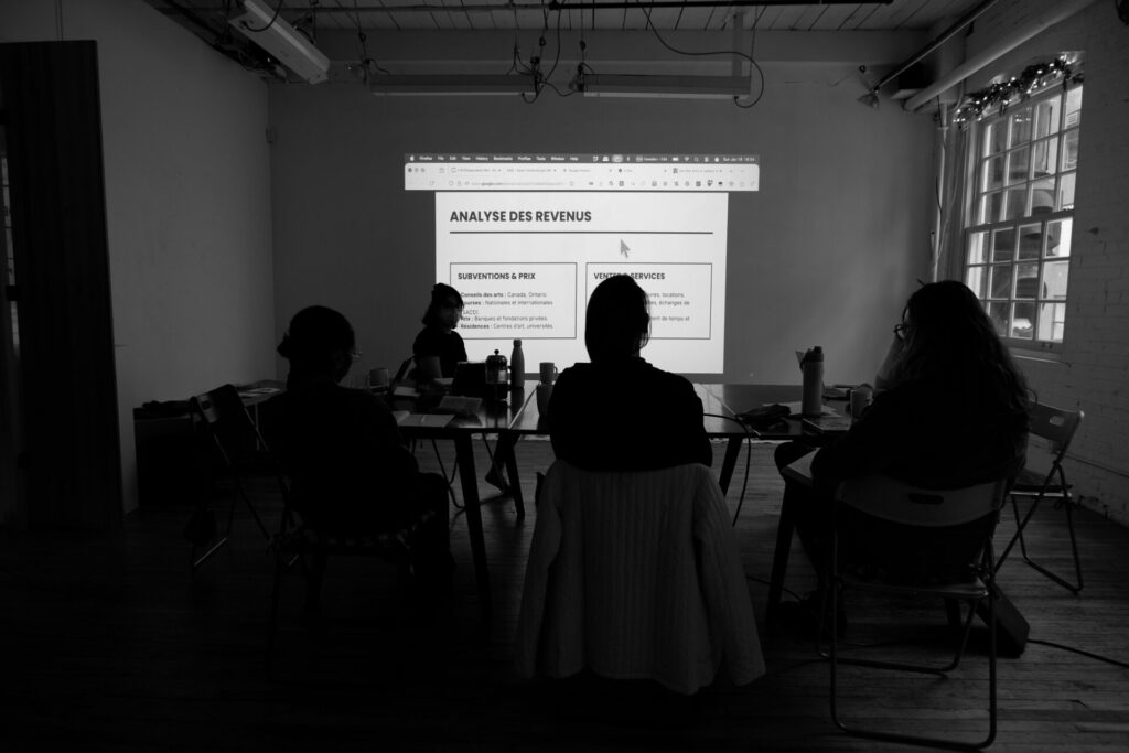 Analyse collective des sources de revenus et modèles économiques