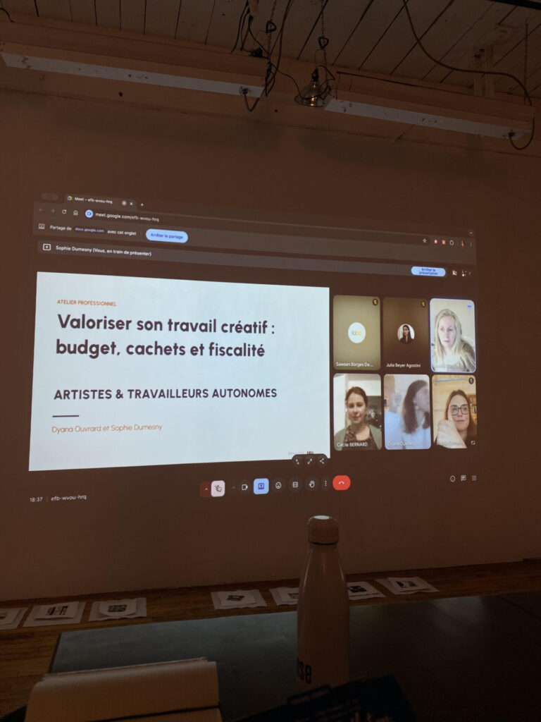 Présentation projetée lors d'un atelier hybride avec intervenantes et participantes en visioconférence